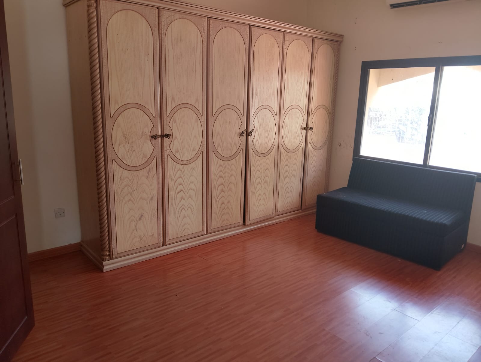 Spacious 4 BR villa in Saar 5