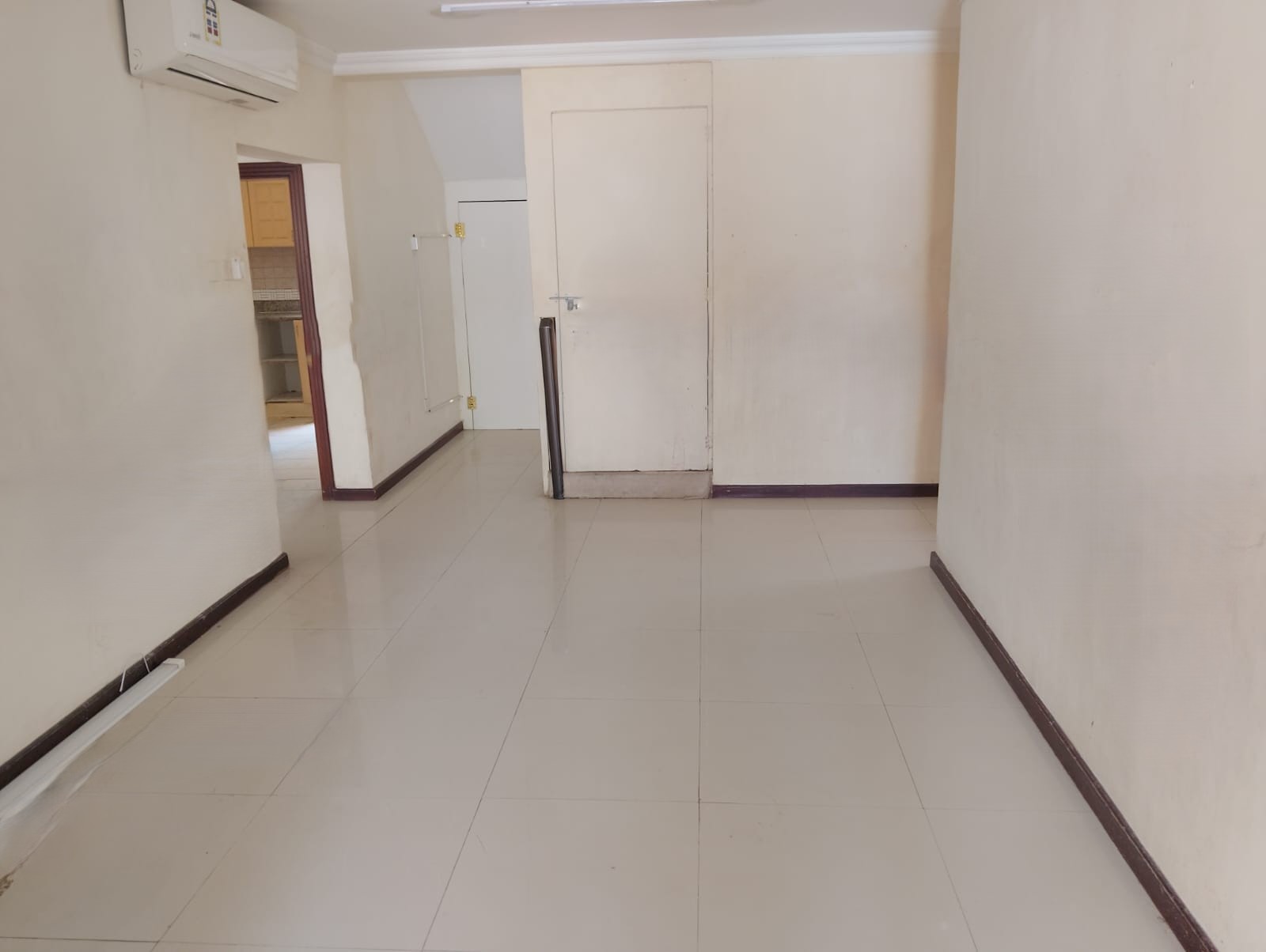 Spacious 4 BR villa in Saar 4